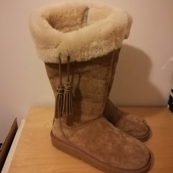 UGG Chestnut Plumdale Tasseled Real Fur Boots - Picture 2 of 8